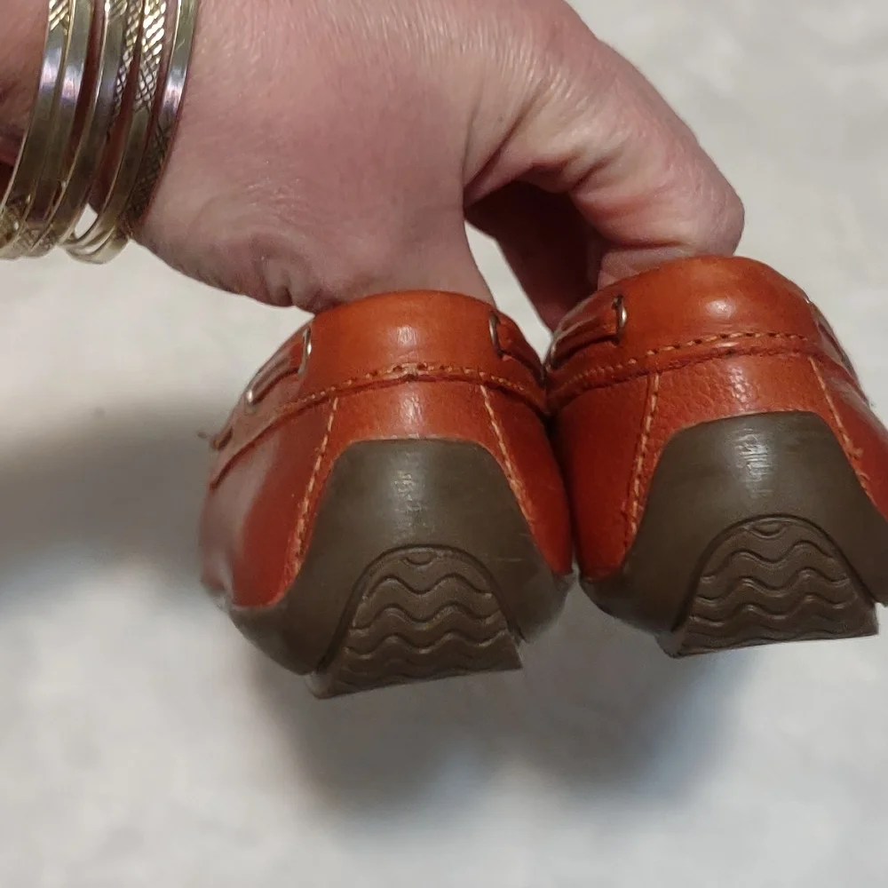 Like new condition shoes for kid's size,1